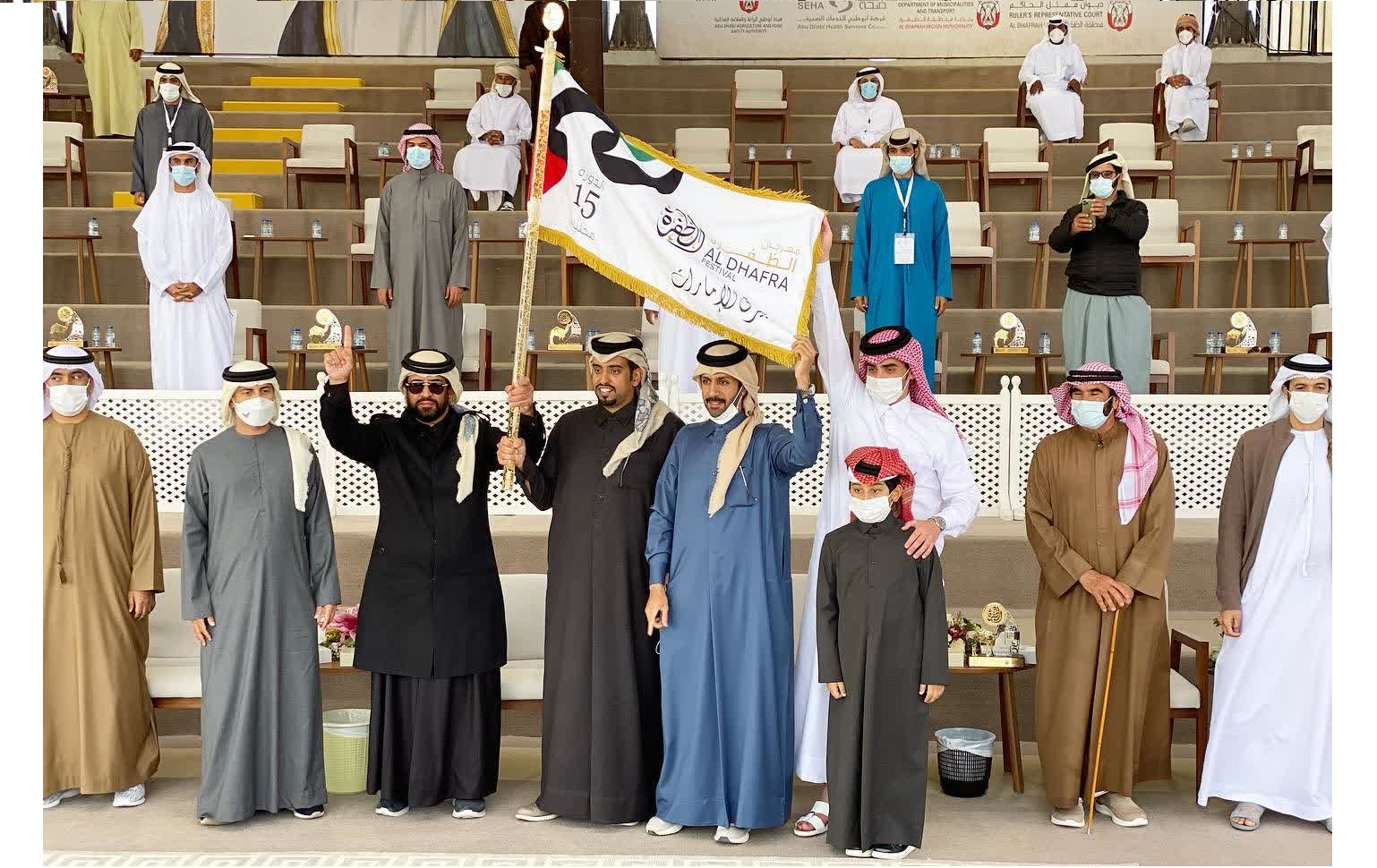 بن طوار: أهدي بيرق الإمارات للشعب القطري كافة