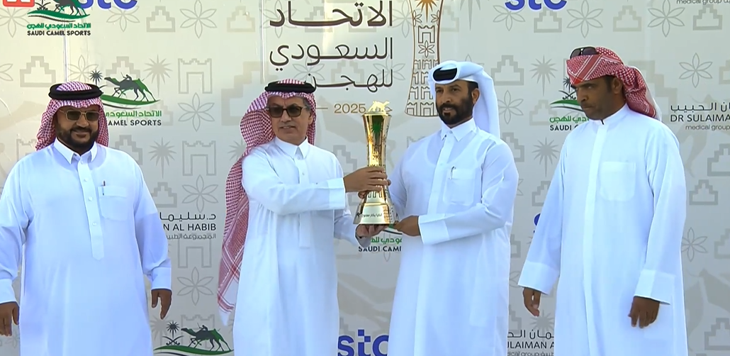 الهجن القطرية تواصل الإبداع خارج الديار